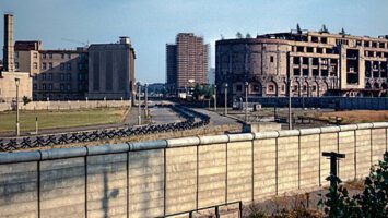 Thumbnail for Folge 92 – Der Bau der Berliner Mauer